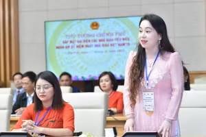 Cô giáo Nguyễn Thúy Duyên phát biểu tại buổi Thủ tướng gặp mặt đại diện các nhà giáo tiêu biểu - chiều 17/11/2023.