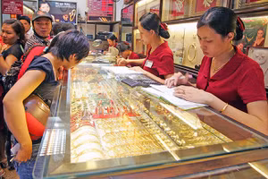 Quỹ đầu tư “xả hàng”, giá vàng tuần tới sẽ ra sao?