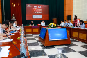 Toàn cảnh buổi họp báo. 