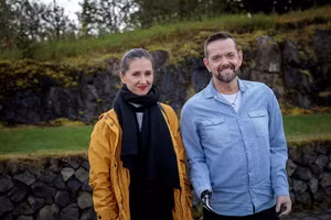 Felix Gretarsson mang tay giả trước khi có cuộc phẫu thuật ghép tay. Ảnh: icelandmonitor.