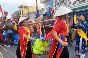 Rộn ràng Lễ hội đường phố đa sắc màu tại Festival Huế 2022