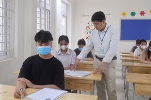 Thí sinh dự thi vào lớp 10 tại Hà Nội năm 2023.