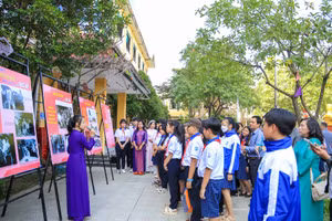 Ý nghĩa hoạt động học sinh tìm hiểu thân thế, sự nghiệp của Chủ tịch Hồ Chí Minh. (Ảnh: Hoàng Hải)