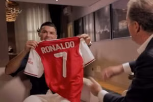 Vừa bị Man Utd thanh lý, Ronaldo có bến đỗ mới?