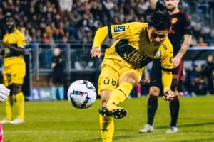 Quang Hải ‘mất tích' trong ngày Pau FC trụ hạng thành công