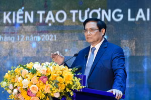 Thủ tướng bày tỏ ấn tượng với những kết quả rất có ý nghĩa của hoạt động đổi mới sáng tạo trong năm 2021 có rất nhiều khó khăn, khẳng định sự cố gắng, vươn lên của các chủ thể đổi mới sáng tạo, khởi nghiệp sáng tạo. Ảnh: VGP/Nhật Bắc.
