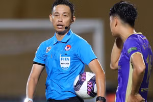 Trọng tài Duy Lân thừa nhận mắc sai sót ở trận đấu giữa HAGL và Hà Nội FC ở vòng 11 V.League.
