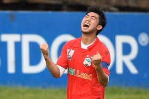 Lee Nguyễn trở lại V.League thi đấu trong màu áo CLB Thành phố Hồ Chí Minh.