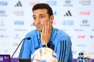 HLV Lionel Scaloni tự hào khi cùng các học trò vô địch World Cup 2022.