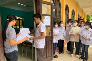 Thí sinh dự thi tại điểm thi Trường THPT A Phủ Lý, tỉnh Hà Nam.