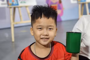 Những món quà thiết thực và ý nghĩa được trao tặng đến với trẻ em Làng SOS TPHCM.
