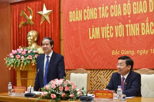 Bộ trưởng Bộ Giáo dục và Đào tạo Nguyễn Kim Sơn phát biểu tại buổi làm việc.