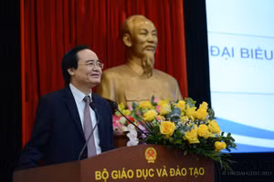 Bộ trưởng Bộ GD&ĐT Phùng Xuân Nhạ phát biểu tại Hội nghị.