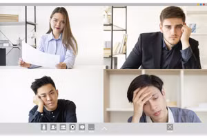 Hình ảnh mọi người ở khoảng cách gần có thể gây căng thẳng.