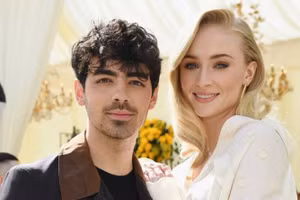 Joe Jonas và Sophie Turner.