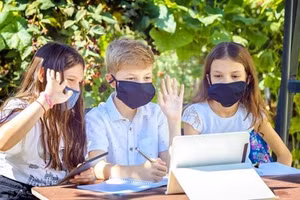 Học sinh Dubai học trực tuyến.