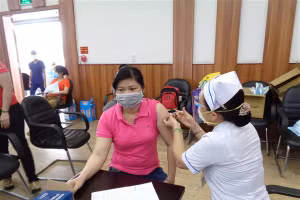 Mục tiêu của tiêm vắc-xin là giảm triệu chứng bệnh và khả năng lây lan.