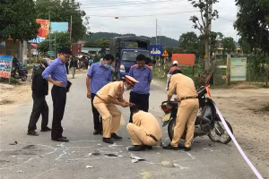 Một vụ tai nạn xe mang biển AA xảy ra trên địa bàn TP Điện Biên Phủ.