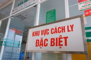 Nếu không cần cấp cứu, người gặp vấn đề về sức khoẻ trong khu cách ly sẽ được bác sĩ đến khám.
