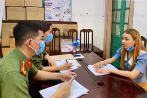 Đối tượng Trần Thị Phương Thảo tại cơ quan công an.