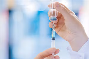 Việc phủ vắc-xin là điều cần thiết để khống chế dịch bệnh. Ảnh minh họa.