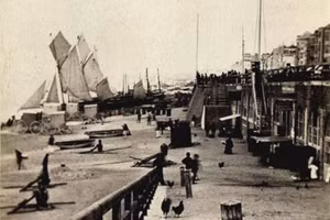Bãi biển Brighton vào những năm 1930, thời điểm xảy ra những vụ án mạng. 