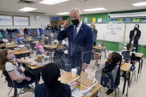 Tổng thống Biden đến thăm trường học vào đầu tháng 5.