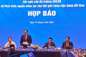 Thứ trưởng Bộ LĐ-TB&XH Lê Văn Thanh chủ trì họp báo
