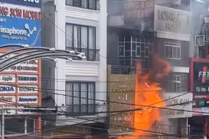 Hiện trường vụ cháy cửa hàng kinh doanh gas tại thị xã Sa Pa.