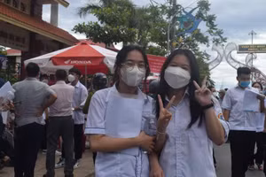 Kết thúc môn thi Ngữ văn đầu tiên, phần lớn các thí sinh đều có chung tâm trạng thoải mái.