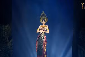 Hoa hậu Thùy Tiên đẹp 'xuất thần' trong trang phục truyền thống Bali