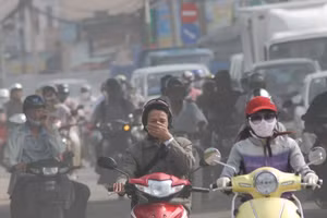Những ngày ô nhiễm không khí nghiêm trọng, người dân nên hạn chế ra khỏi nhà.