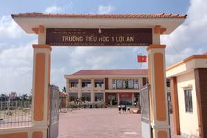 Trường Tiểu học 1 Lợi An được xây dựng khang trang trên diện tích đất do gia đình ông Nguyễn Thanh Tổng hiến tặng.