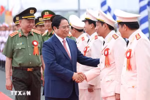 Thủ tướng Phạm Minh Chính với lãnh đạo Bộ Công an tham dự Lễ kỷ niệm. (Ảnh: Dương Giang/TTXVN) 