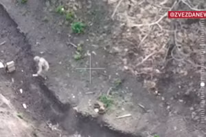 Video UAV mang nước cho lực lượng tiền tuyến trong hỏa lực dày đặc
