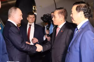 Những hình ảnh đầu tiên của Tổng thống Liên bang Nga Vladimir Putin tại Nội Bài