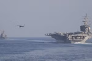 Biên đội tấn công tàu sân bay USS Dwight D. Eisenhower của Mỹ tại Vịnh Ba Tư.