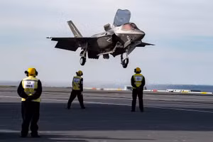 Tiêm kích F-35B.