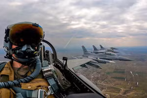 Tiêm kích F-16.