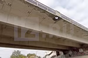 Cây cầu bị hư hại sau cuộc tấn công của Ukraine.