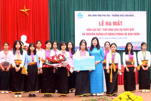 Lễ ra mắt Câu lạc bộ “Thủ lĩnh của sự thay đổi” tại Trường THCS Văn Miếu. Ảnh: NTCC 