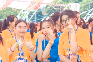 Học sinh Trường THPT Chuyên Ngoại ngữ (Trường ĐH Ngoại ngữ – ĐHQG Hà Nội). Ảnh: INT