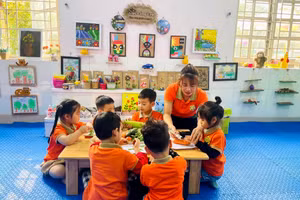 Trải nghiệm ẩm thực của trẻ Trường Mầm non Liên Hồng (Đan Phượng, Hà Nội). Ảnh: Website trường