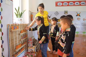 Trường Mầm non Mường So, huyện Phong Thổ rèn tiếng Việt cho trẻ 5 tuổi.