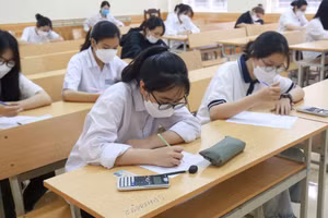 Thí sinh tham dự Kỳ thi đánh giá năng lực Trường ĐH Sư phạm Hà Nội năm 2022. Ảnh: INT