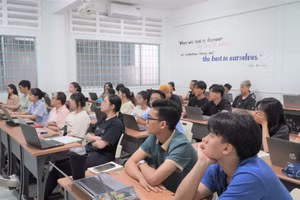 Một buổi học trong chương trình trao đổi sinh viên UEH Mekong Summer Camp 2023 được tổ chức tại Phân hiệu Vĩnh Long - Đại học Kinh tế TPHCM, cuối tháng 6/2023. Ảnh: UEH