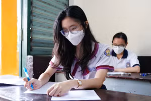 Thí sinh dự thi Kỳ thi tốt nghiệp THPT năm 2022. Ảnh: INT