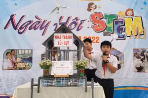 Học sinh thuyết trình về dự án trong Ngày hội triển lãm và trải nghiệm STEM do Phòng GD&ĐT Tam Kỳ tổ chức. Nguồn: Phòng GĐ&ĐT Tam Kỳ