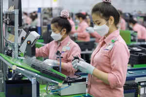 Công nhân làm việc tại Samsung Việt Nam. Ảnh: SAMSUNG