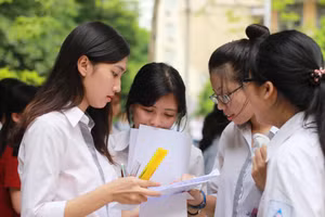 Thí sinh tham dự Kỳ thi đánh giá năng lực chuyên biệt Trường ĐH Sư phạm TPHCM. Ảnh: ITN